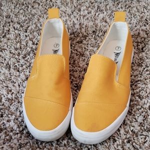 Size 7 yellow slip on shoes